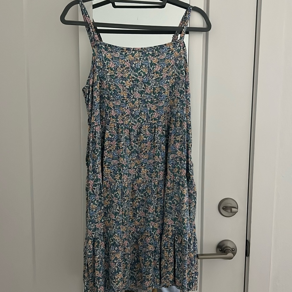 Floral sundress with pockets!